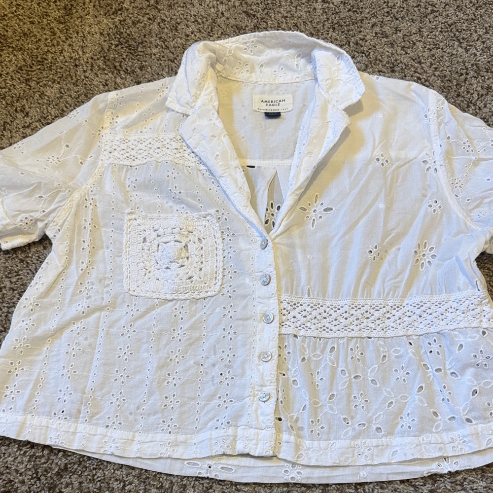 AMERICAN EAGLE EYELET BUTTON FRONT TOP